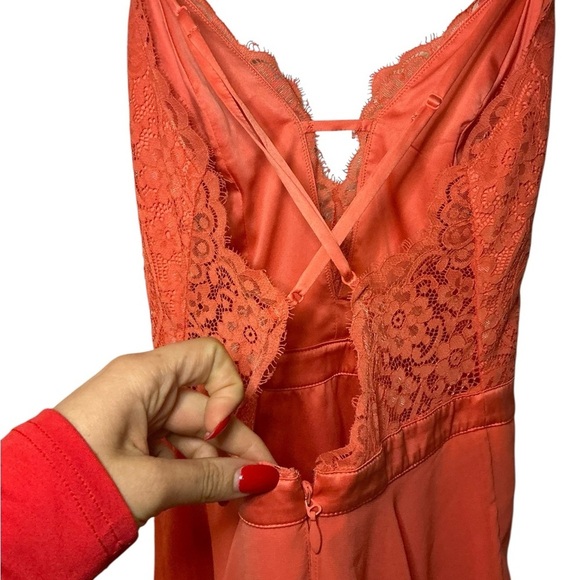 Bebe Coral Lace Dress - Picture 4 of 6